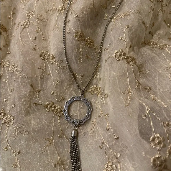 Elegant Silver Pendant Necklace - Picture 2 of 2